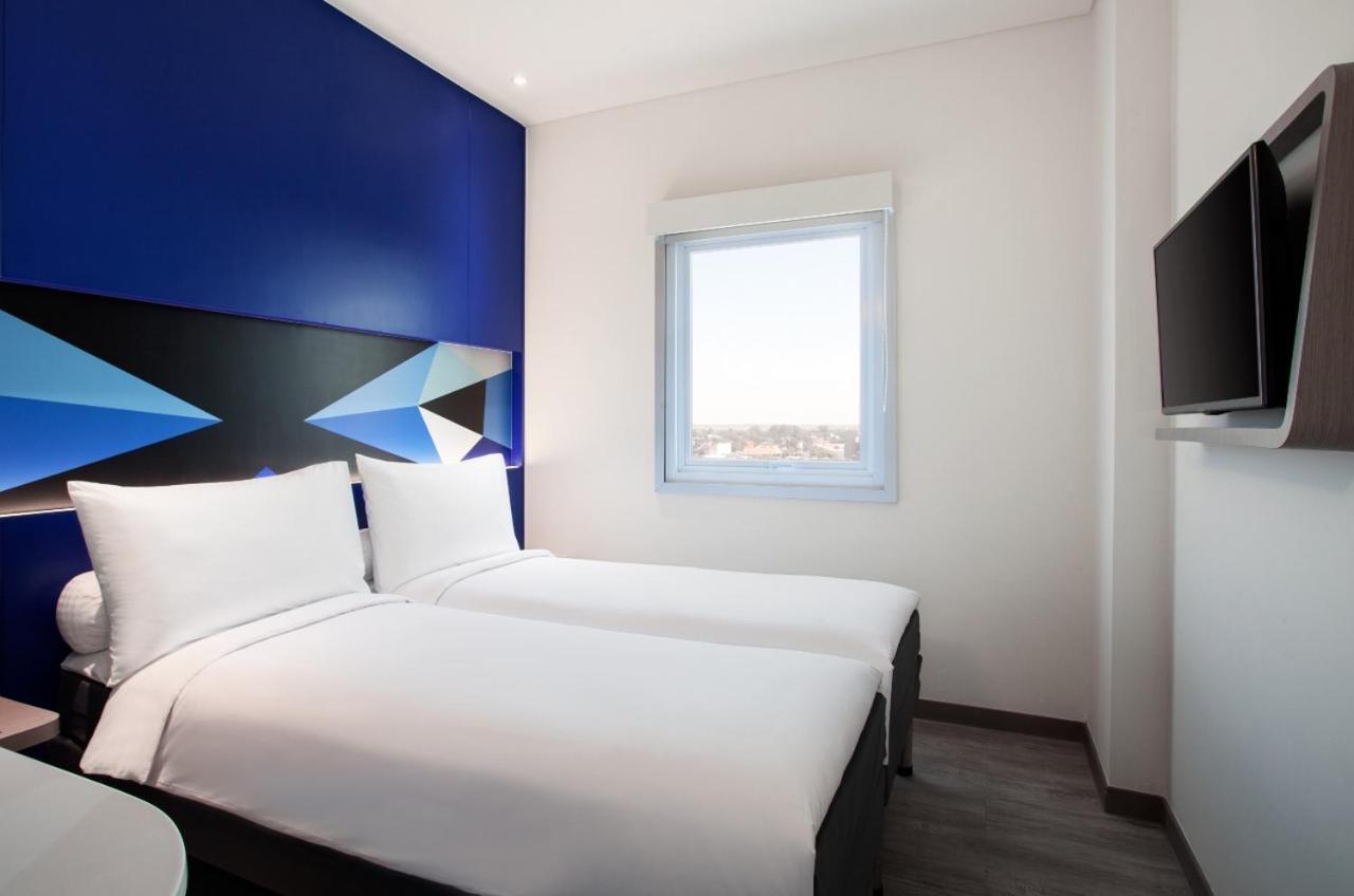 Md 7 Hotel Cirebon Luaran gambar