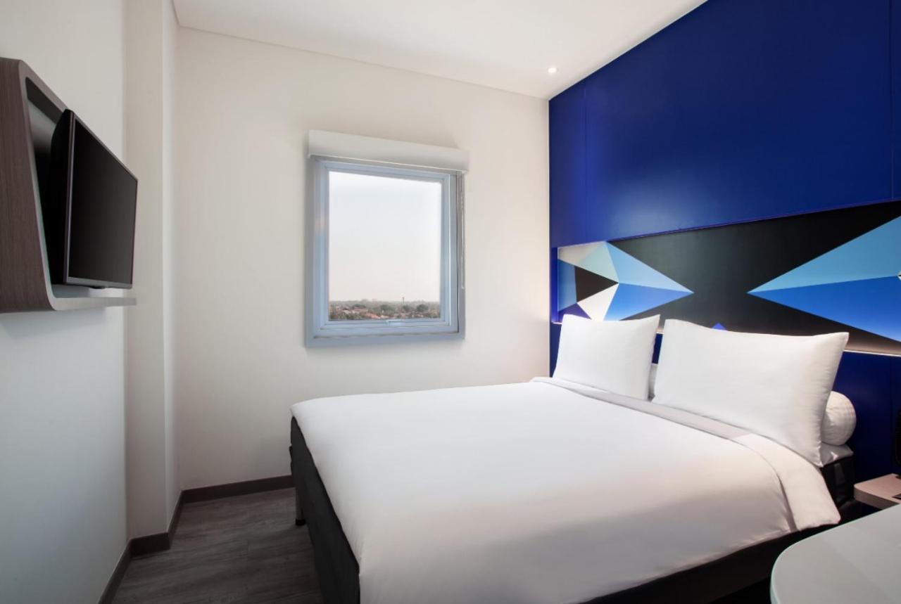 Md 7 Hotel Cirebon Luaran gambar