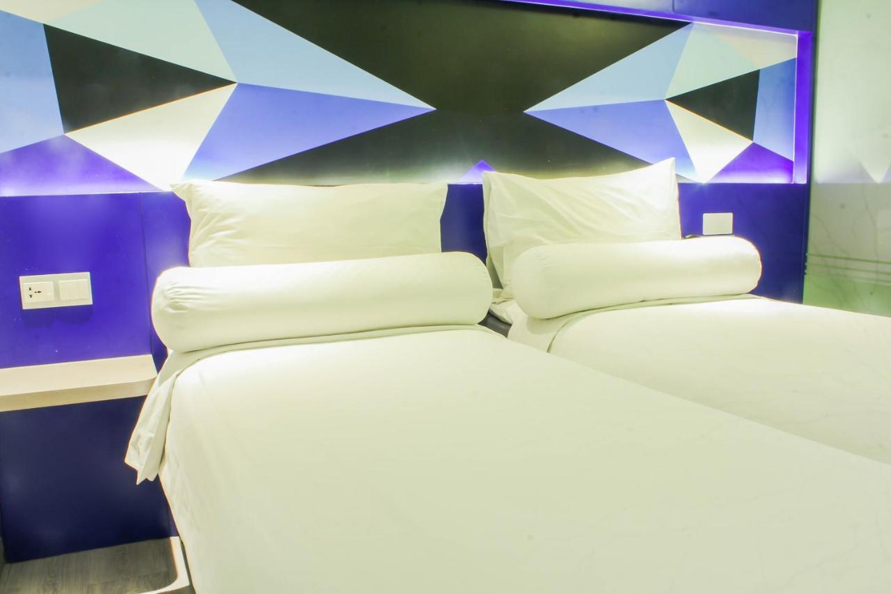 Md 7 Hotel Cirebon Luaran gambar