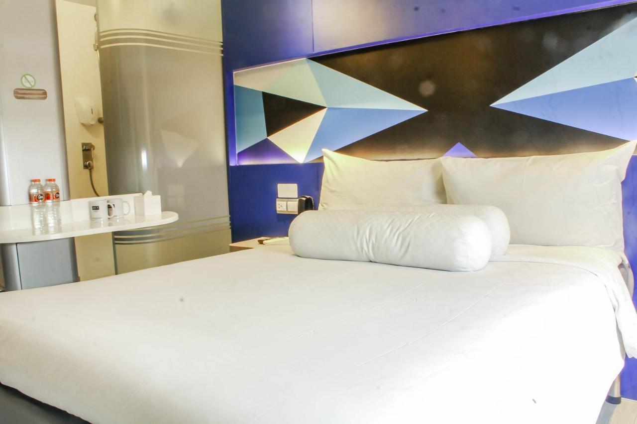 Md 7 Hotel Cirebon Luaran gambar
